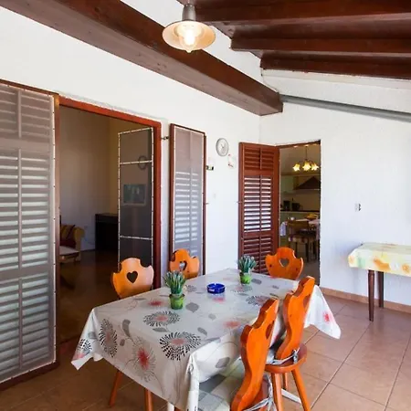 In With Terrace, Air Conditioning, Wifi, Washing Machine *