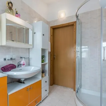 In With Terrace, Air Conditioning, Wifi, Washing Machine