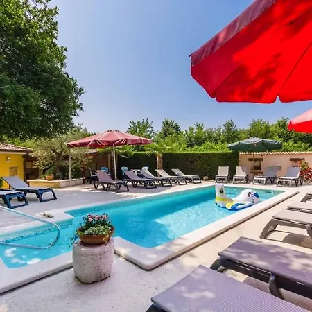 Apartment In With Terrace, Air Conditioning, Wifi, Washing Machine Porec