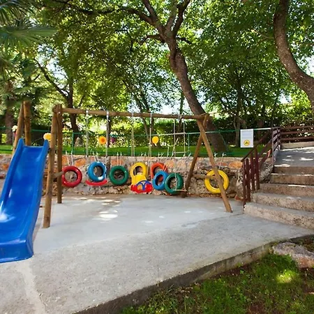 Apartment In With Terrace, Air Conditioning, Wifi, Washing Machine