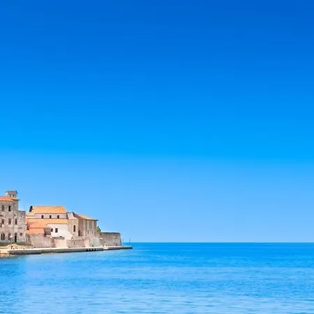 Apartment In With Terrace, Air Conditioning, Wifi, Washing Machine Porec